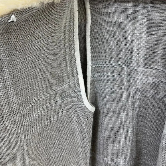 Cozy & Elegant Chic Plaid Faux Fur Trim Cape Shawl – Winter Fashion - Picture 4 of 9